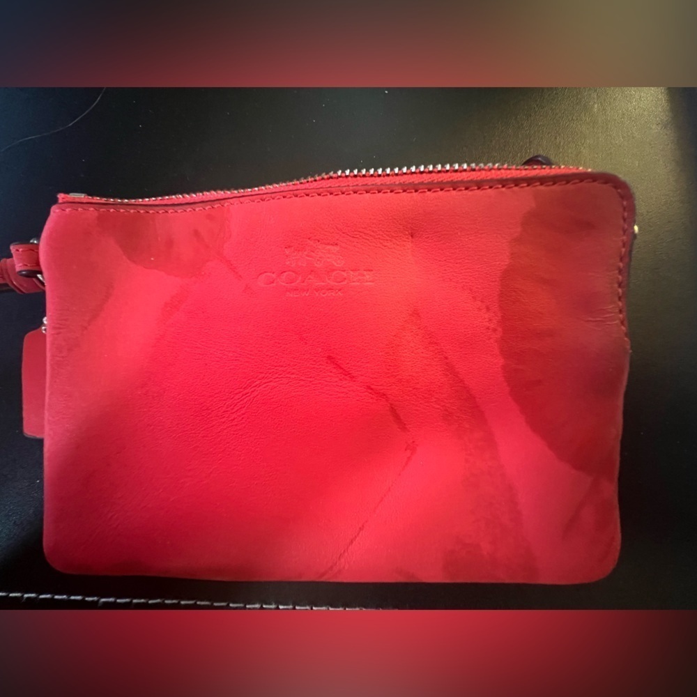 COACH PINK/RED PATTERNED WRISTLET POUCH   FABRIC LINING. 2 CREDIT CARD HOLDERS